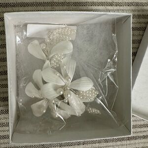 Elegant White Floral Hair Accessory